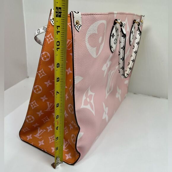 Louis Vuitton Onthego Giant Red & Pink Monogram Canvas Tote Mint Condition - Picture 9 of 11